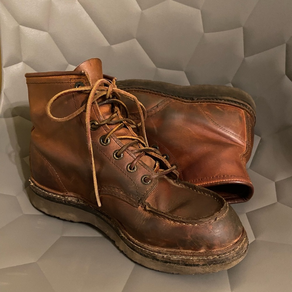 Red Wing Shoes 1907, leather, men size 8, brown.